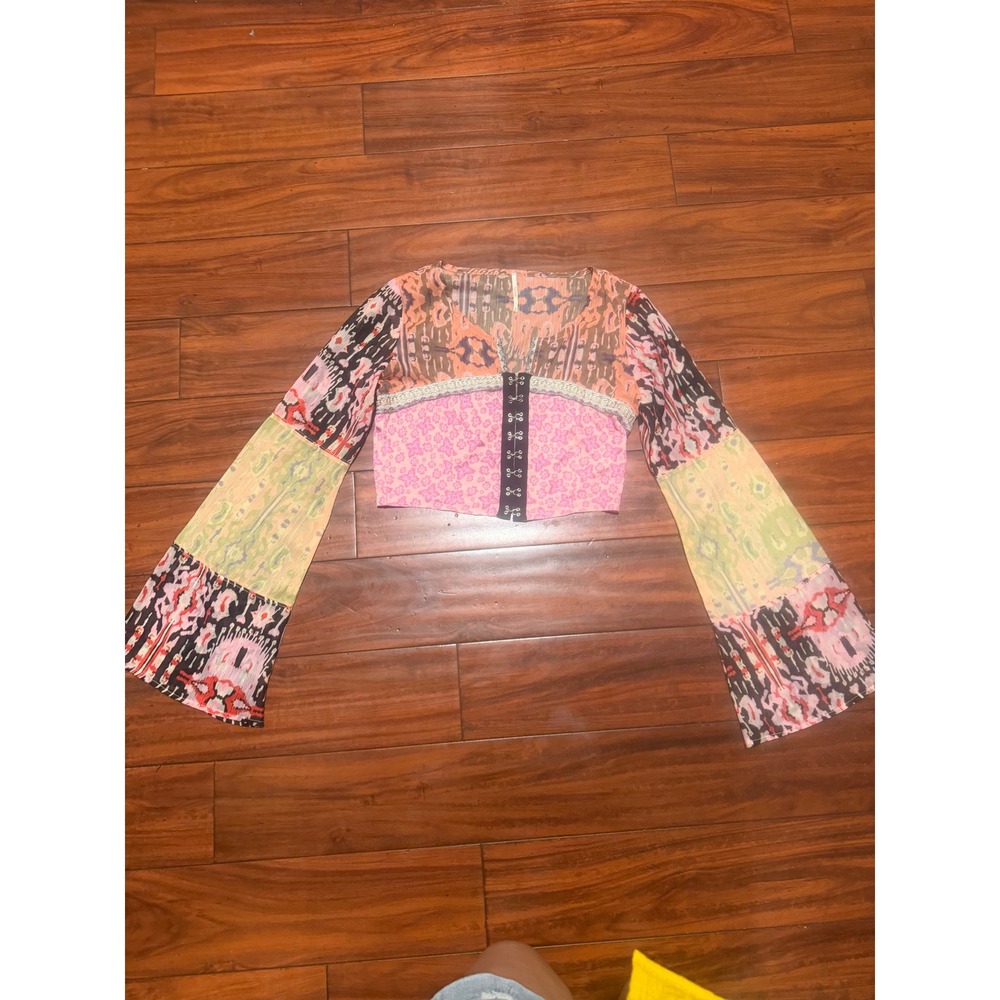 Free People Mixed Print Crop Top Pink Orange Boho Bell Sleeve XS Hook Eye Blouse - Picture 3 of 10